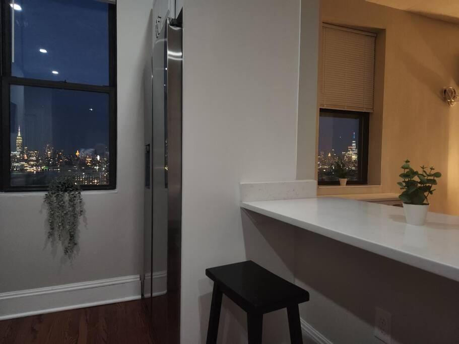 Elegant 2 Bed Gem! Mins From Nyc Apartment Union City Luaran gambar