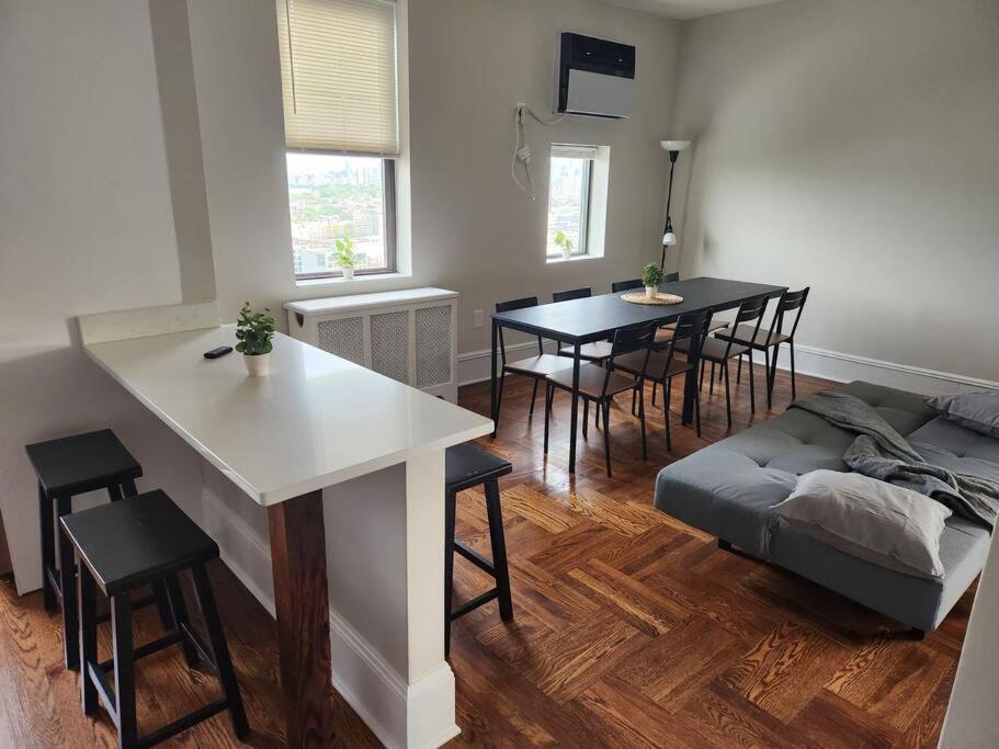 Elegant 2 Bed Gem! Mins From Nyc Apartment Union City Luaran gambar